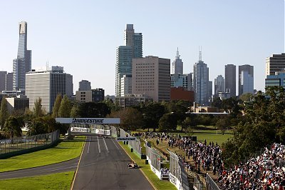 Fernando Alonso naufraga en la Q2