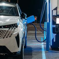 Más barato que cualquier diésel o híbrido. Un estudio apunta al coche eléctrico como la opción que menos gasta en el día a día