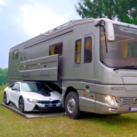 Se llama Volkner Mobil Performance S y es la caravana que por 1,5 millones de dólares te permite llevar el coche dentro