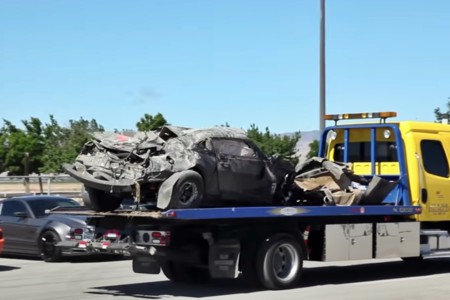 Destrozar un Chevrolet Camaro a más de 300 km/h no tiene precio, especialmente cuando sales ileso