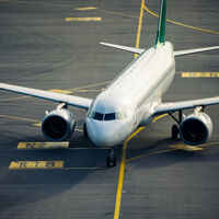 Ela espiou as mensagens de outro passageiro e o que viu fez o voo voltar para o aeroporto