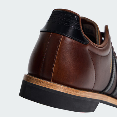 Adidas ha convertido sus zapatillas más populares en el zapato formal para llevar a la oficina que encaja perfecto con cualquier traje