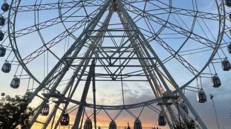 Cuánto cuesta y cómo rentar una cabina VIP en la rueda más grande de México en el Parque Aztlán para una cita romántica