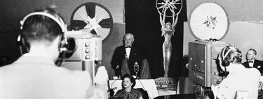 La primera ceremonia de los Emmy se celebró en mitad de una cena y solo dio 6 premios, uno de ellos... al creador de la propia estatuilla 
