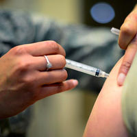 Siete millones de adultos mayores de 40 años tendrán que vacunarse contra el sarampión en España: lo que sabemos sobre el problema