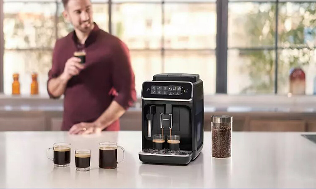 Si te gustan los espressos, esta cafetera superautomática Philips está muy rebajada: con espumador de leche y 70 euros de descuento 