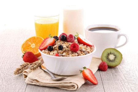 Los alimentos de mejor calidad y los que debes evitar en tu desayuno si quieres perder peso