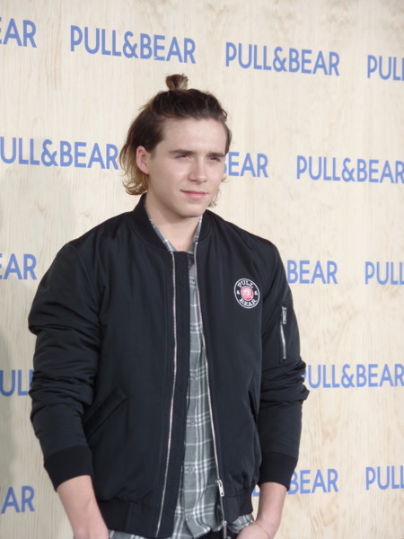 Poprosa se fue a conocer a Brooklyn Beckham en la #PullandBearHouse
