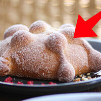 La mejor forma de conservar el pan de muerto, según un panadero: "nunca en una bolsa de plástico, porque el moho tiene vía libre"