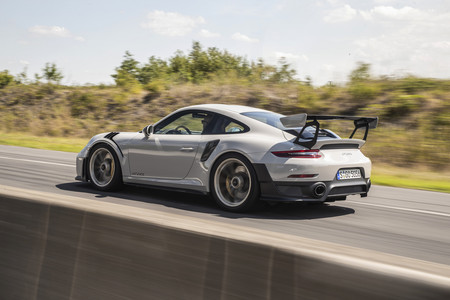 Porsche 911 GT2 RS trasera