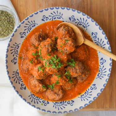 Albóndigas de cordero en salsa de tomate, una receta casera infalible 