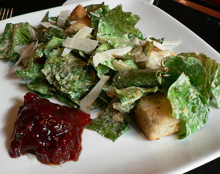 Cuidado con los ingredientes de tu ensalada: pueden volverlas muy calóricas