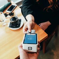 Cada vez más bares españoles se niegan a que pagues en la mesa. Su objetivo es muy sencillo: mayor rotación