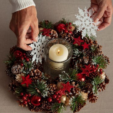 Crea tu propia corona de adviento con elementos que ya tienes en casa