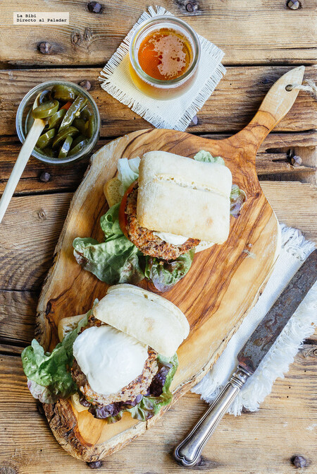 Hamburguesa de frijol y quínoa. Receta vegetariana