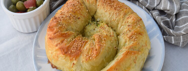 Börek de calabacín, una rica variante del crujiente pastel otomano con relleno fresco y jugoso 