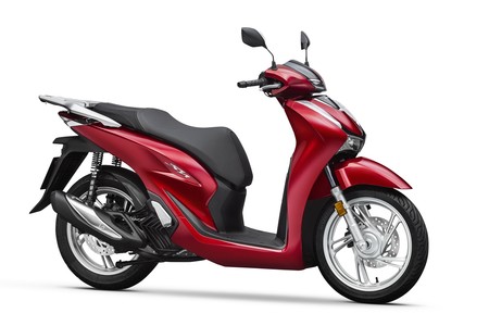La Honda SH125i evoluciona con más tecnología, mejor capacidad de carga y el mismo suelo plano