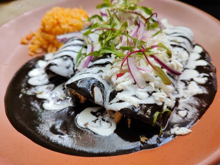 Enmoladas, mariachis y un irresistible pan de muerto de mandarina: este lugar en CDMX tiene todo para celebrar el Día de Muertos