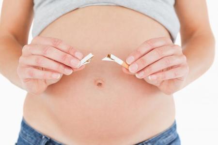 Ya se conocen los primeros beneficios de prohibir el tabaco en lugares públicos: menos prematuridad y menos asma infantil