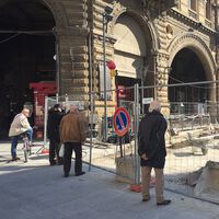 El mundo está lleno de jubilados que vigilan obras en la calle. En Italia los están profesionalizando y fichando 
