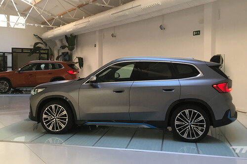 Primer contacto con el nuevo BMW X1: un SUV no tan compacto con mucho espacio y motores para todos, incluyendo uno 100% eléctrico