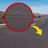 No son para electricidad ni velocidad: ¿Para qué sirven esos cables negros que atraviesan calles y carreteras en México? 