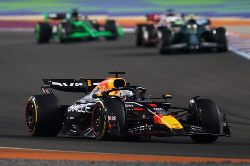 Max Verstappen gana a codazos en Catar y la FIA alarga hasta la última carrera la batalla entre McLaren y Ferrari 