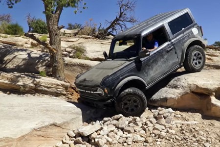 ¡Imparable! El Ford Bronco demuestra en este vídeo su solvencia como 4x4 en el desierto de Utah