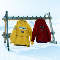 De casi 220 a menos de 50 euros: Napapijri supera a The North Face con su chaqueta más rebajada (y además calentita)   