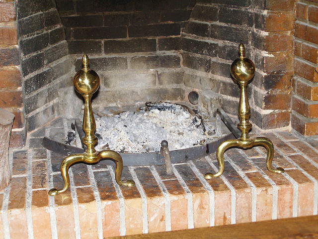 Aprovechar las cenizas de la chimenea para abonar el jardín