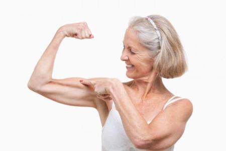 Los mayores deben consumir más proteína para generar masa muscular