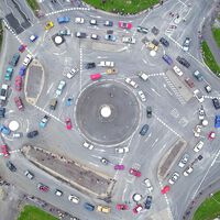 Tú te quejas de rotondas. Esta pesadilla inglesa tiene siete rotondas en una y lleva medio siglo funcionando sin accidentes graves