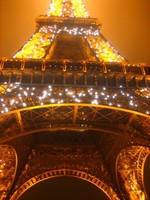 Se subasta un trocito de la Torre Eiffel