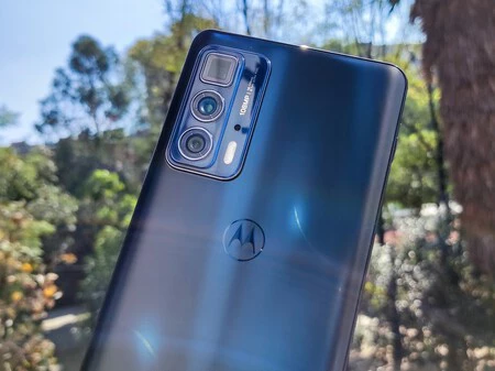 Motorola lanzará el primer smartphone con cámara de 200 megapixeles, según filtración: luego Xiaomi en 2022 y Samsung en 2023