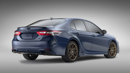Toyota Camry 3