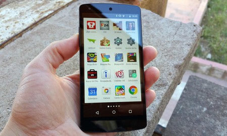 Pantalla del Google Nexus 5. La foto es de 2015, aún aguantaba