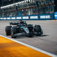 George Russell se queda la pole position pero Max Verstappen asusta a unos desconocidos McLaren en Singapur 