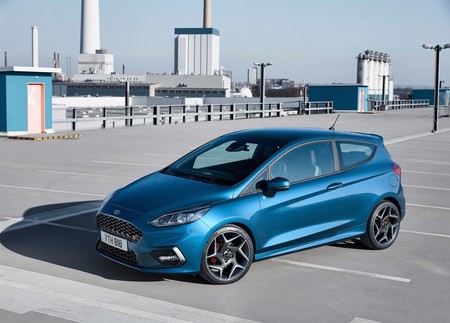 Ahorradores, pero... ¿los motores de tres cilindros tienen sentido en un deportivo, como en el Fiesta ST?