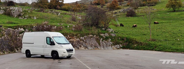 Las mejores placas solares, baterías y accesorios para viajar en autocaravana o furgoneta camper