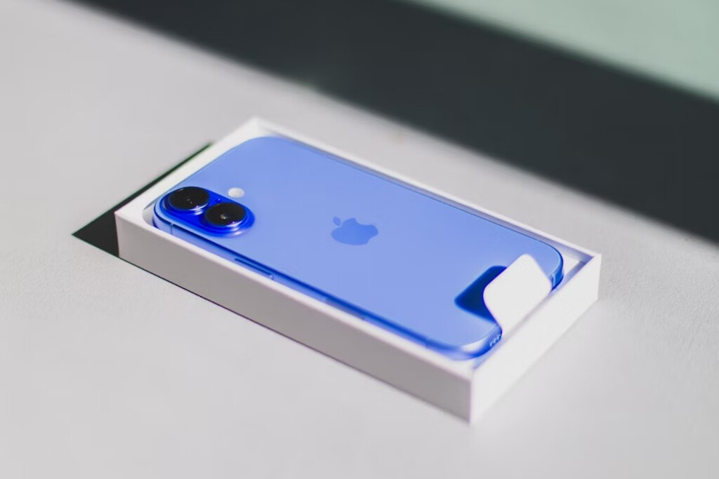 La psicología detrás de la caja de un iPhone. Hasta el olor es marketing ideado por Steve Jobs y Jony Ive