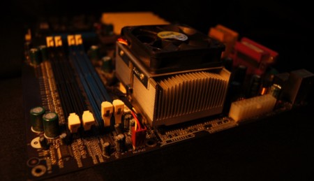 Una alianza de Intel con Sensory sirve en bandeja de plata la vía para activar Siri en los Mac