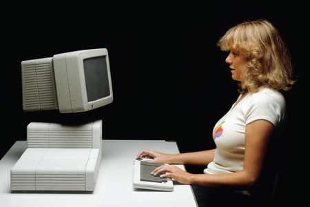 Hartmut Esslinger, el genio que en los 80 trazaba el camino a seguir en el diseño de producto de Apple