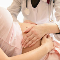 Un juez ordena el ingreso hospitalario de una embarazada de 42 semanas que quería dar a luz en casa