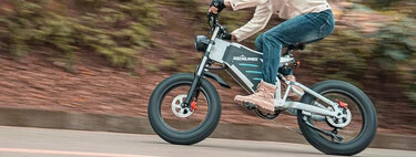 La combinación perfecta entre moto y bicicleta: eléctrica, potente y una solución para ir a trabajar a diario al centro