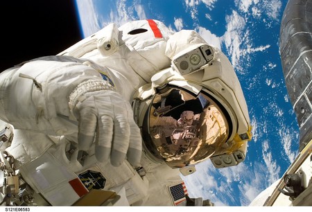 ¿Por qué los astronautas sufren visión borrosa en misiones largas?