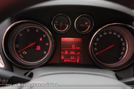 Opel Mokka, panel de instrumentos