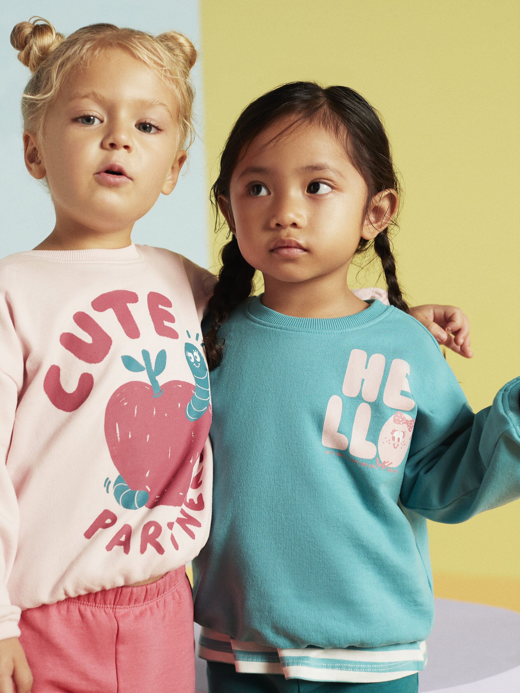 conjunto de dos piezas de sudadera y pantalón