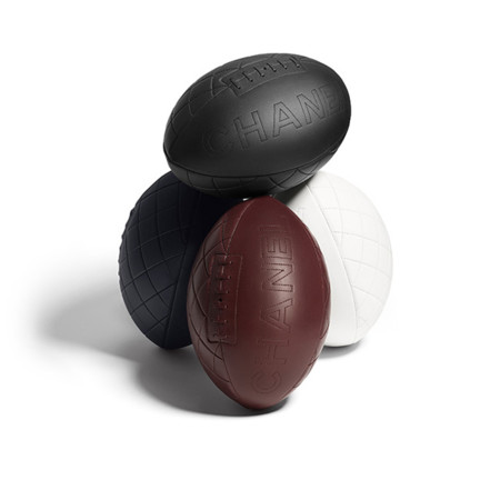 Chanel se suma a la celebración de la 8 edición de la Copa del Mundo de Rugby con 4 balones de cuero