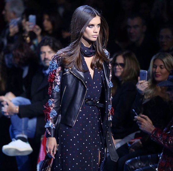 Foto de Elie Saab nos presenta su lado bohemio más rockero en su desfile Otoño-Invierno 2016/2017 ¡Amor puro! (2/10)