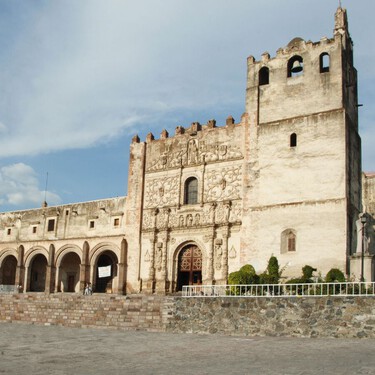 Este Pueblo Mágico de Guanajuato lo tiene todo para una escapada: un castillo medieval, una espectacular laguna y un antiguo cráter volcánico